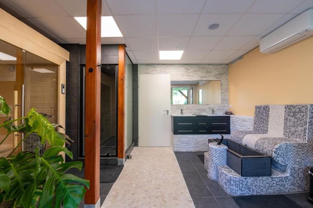 Wellness Studio Tiel Met Sauna En Jacuzzi Dış mekan fotoğraf
